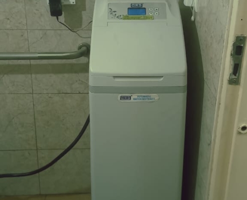 SK - Bathroom softener working with gravity force (1)